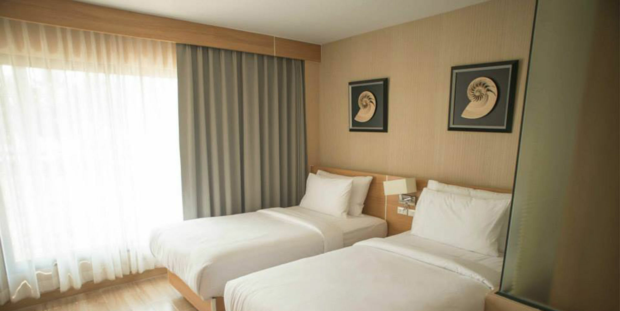 Coco Beach Resort Bangsaen Chonburi Exterior photo